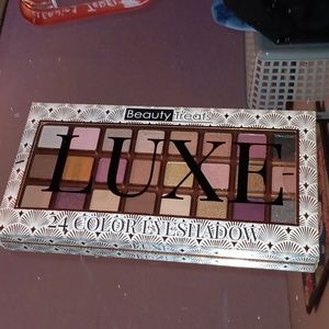 New 24 color eyeshadow palette